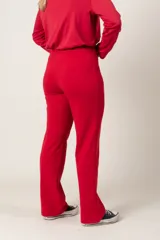 Pantalón de jogging negro, de corte recto y cintura alta con cordón ajustable.