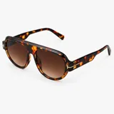 Lentes de sol con armazón carey de diseño aviador oversize, con detalles metálicos dorados en las bisagras y cristales degradados en tono marrón.