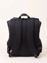 Mochila color beige con detalles en negro, confeccionada en nylon con correas de poliéster.