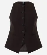 Chaleco sastre de corte estructurado con estampado de raya de tiza. Presenta cierre frontal con botones, cuello redondo y bolsillos decorativos en la parte inferior.