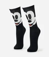 Medias de caña larga color negro, confeccionadas en algodón, con estampado del rostro de Mickey Mouse en la parte superior.