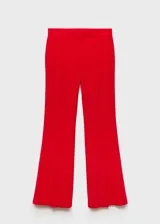 Pantalon de vestir color rojo, de corte wide leg y tiro medio. Presenta diseño largo con pinzas frontales, bolsillos laterales y cierre oculto con cremallera, botón y ganchos.