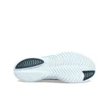 Championes de running Saucony modelo Kinvara 14, color gris con detalles en turquesa y blanco. Cuentan con capellada de malla transpirable, amortiguación de espuma PWRRUN y suela con diseño aerodinámico.