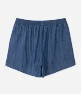 Short de jean azul con lazo en la cintura y bolsillos laterales.