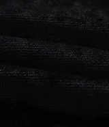 Blusa de manga larga confeccionada en tule con textura aterciopelada, de corte ajustado y escote canoa. Incluye forro interno para mayor cobertura.