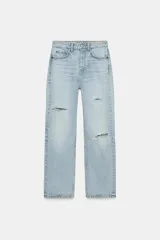 Jeans wide leg de tiro alto y cinco bolsillos, confeccionados en denim con lavado azul medio y efecto desgastado. Presenta cierre frontal con cremallera y botón metálico.