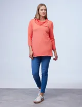 Blusa celeste en tejido texturado, marca Ruby Rd. Cuello volcado con aplique de botones.