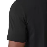 Remera negra de manga corta con cuello redondo. Presenta el logo de EA7 Emporio Armani en blanco en el pecho, con el texto 'EMPORIO ARMANI' debajo.