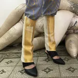 Polainas de lana afieltrada teñida artesanalmente y estampada.