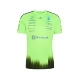 Remera deportiva Adidas de manga corta para hombre, modelo Mercedes-AMG Petronas F1 Team, de color verde fluo con degradado negro en la parte inferior y múltiples logos de patrocinadores impresos en el frente.