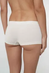 Boxer de tiro medio confeccionado en microfibra sin costuras, diseñado para ofrecer comodidad y un ajuste invisible bajo la ropa.