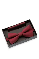 Moña con pañuelo color naranja con textura acanalada, presentada en caja de regalo.