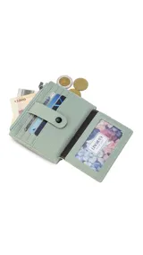 Tarjetero de mujer con textura granulada, cuenta con múltiples ranuras para tarjetas, una presilla frontal con cierre de broche a presión y un compartimento superior con cierre de cremallera.