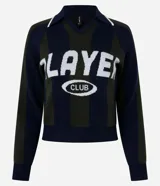 Buzo de punto con diseño de rayas verticales en azul marino y verde, cuello tipo polo y estampado frontal con la inscripción 'PLAYER CLUB'. Presenta un corte regular y mangas largas.
