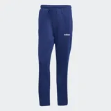 Conjunto deportivo Adidas de dos piezas, campera y pantalón, en color azul. Campera de cuello alto con cierre frontal completo y bolsillos laterales, y pantalón con cintura elástica con cordón ajustable y bolsillos laterales.