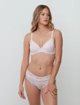 Soutien color beige de lycra sin aro y con copa formada, marca Montelle.