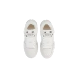 Championes Amiri MA-1 Low-Top de color blanco, con diseño chunky, paneles de malla y cuero, cordones tono sobre tono y suela de goma translúcida.
