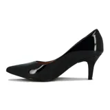 Zapato de tacón bajo Vizzano, color negro charol, con punta fina y detalle de logo dorado en el lateral.