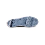 Championes Converse de caña alta color gris con detalles en azul y amarillo. Presentan el logo de la marca en el lateral y suela de goma con texto estampado.