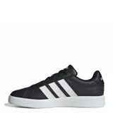 Championes Adidas modelo Grand Court Base 3.0, de diseño urbano con exterior de cuero sintético negro y las icónicas tres rayas laterales en color blanco. Presenta cierre con cordones al tono y suela de goma blanca con logo grabado en el lateral.