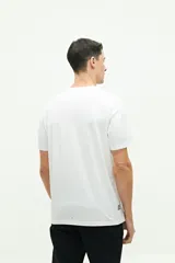 Remera clásica de manga corta, color verde menta, con estampado frontal que dice "New York Tennis Club" y "Brooksfield" en azul marino.