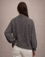 Cardigan de punto abierto con diseño melange, confeccionado en una mezcla de mohair y algodón. Presenta mangas largas con puños acanalados y un corte holgado.