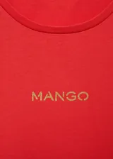 Camiseta de manga corta y cuello redondo, confeccionada en algodón. Presenta un diseño recto con el logo de la marca estampado en el pecho.