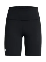 Short deportivo negro de tiro alto con logo Under Armour estampado en blanco en la pierna izquierda.