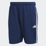 Short de entrenamiento Adidas color azul marino, con cintura elástica ajustable con cordón y tres franjas blancas verticales a los costados. Presenta el logo Badge of Sport de Adidas en blanco en la pierna derecha.