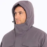 Campera tipo parka color gris, con capucha, cierre frontal con solapa, bolsillos frontales con tapa y ajuste en la cintura. Diseño técnico impermeable y transpirable.