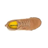 Zapatillas Caterpillar Hex Ready Low WP color marrón claro, de nobuk rugoso impermeable, con forro 100% reciclado postindustrial, plantilla de espuma de PU moldeada, entresuela de EVA duradera y ligera, y suela de goma para mayor tracción.