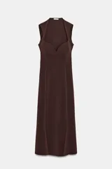 Vestido midi verde lima, sin mangas, con escote corazón y bajo evasé.