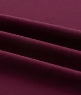 Blusa tipo bata de crepé color bordó, con cuello redondo, detalle de escote en V y mangas 3/4 con fruncidos.