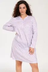 Camisón corto de algodón estampado con flores pequeñas, escote en V y mangas largas.