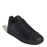 Championes urbanos Adidas modelo Advantage Base 2.0, color negro. Presentan un diseño minimalista con perforaciones laterales que forman las icónicas tres tiras de la marca, cierre de cordones y suela de goma al tono.