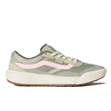 Championes de caña baja Vans Ultrarange 2.0 Rw Soft, color verde claro con la franja lateral en rosado, cordones blancos y suela de goma blanca y marrón.