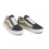 Zapatillas Vans Old Skool color beige y marrón con la clásica sidestripe blanca.
