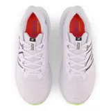 Championes de running New Balance FuelCell Propel v4, color lila con detalles en negro, naranja, fucsia y verde.