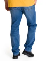 Pantalón de jean azul con corte clásico y acabado stretch, confeccionado en mezcla de algodón y poliéster con spandex para mayor flexibilidad. Cuenta con diseño de cinco bolsillos y costuras reforzadas.