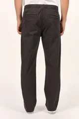 Pantalón jogger Billabong color negro gastado, con cintura elástica con cordón de ajuste y bolsillos laterales.