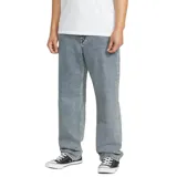 Pantalón de jean con corte tapered, de tiro medio y pierna ligeramente ajustada hacia el tobillo. Presenta un lavado gris con efecto desgastado, cierre de botón y cremallera, y diseño de cinco bolsillos.