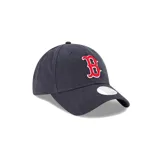 Gorro New Era 9Twenty color azul marino con logo bordado en rojo de los Boston Red Sox.