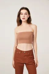 Top strapless color tostado, de algodón y corte ajustado.