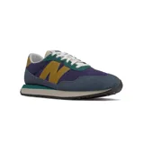 Championes New Balance MS237 de hombre, con capellada de gamuza y pana en color azul, violeta, verde y mostaza.