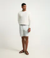 Remera masculina Marfinno de manga larga, con cuello redondo y textura acanalada en color blanco marfil.
