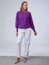 Buzo marca Cupio de tejido acanalado color azul. Tiene mangas largas estilo dolman y aplique de botones en la espalda.