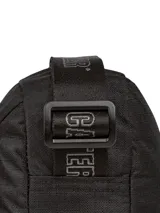 Bolso bandolera unisex CAT Explorer Shoulder Bag, color negro, con logo estampado en gris. Cuenta con un compartimento principal con cierre y un bolsillo frontal con cierre. Correa ajustable para el hombro.