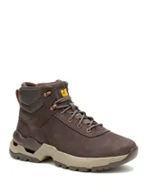 Bota Caterpillar modelo Surge Hiker, de color marrón, confeccionada en cuero nobuk encerado y malla de nailon. Cuenta con suela dentada y entresuela en tonos marrón claro y beige, cordones bicolores y detalles del logo en el lateral y la lengüeta.