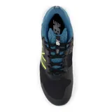 Championes de tenis New Balance 696 para hombre, con capellada de malla negra y detalles en azul y amarillo. Suela Ndurance para mayor agarre.