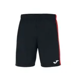 Short deportivo negro con una franja roja vertical en los laterales y logo de la marca en blanco en la pierna derecha.